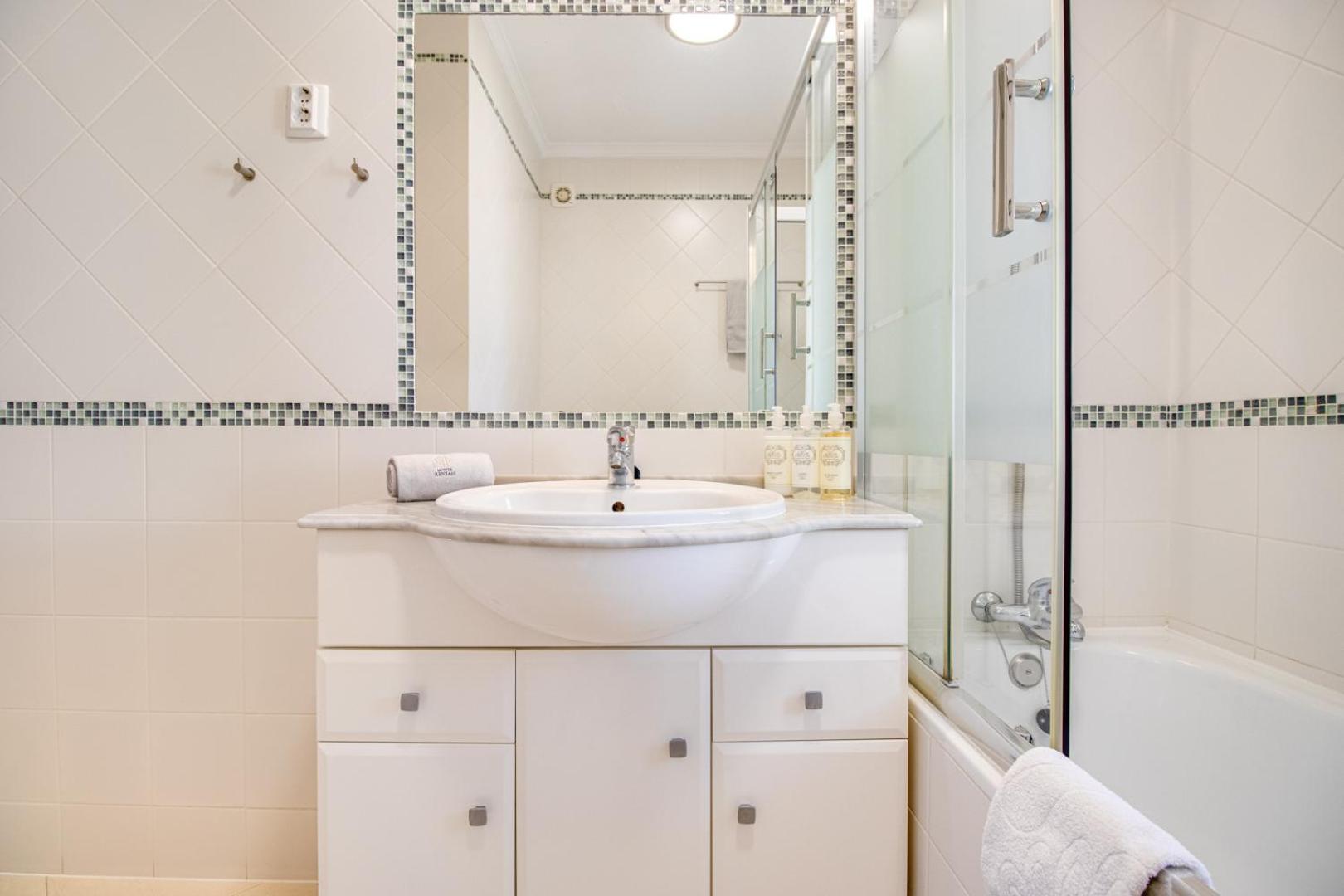 Old Town 2Br 50M Ocean W/ Ac Wi-Fi Parking Terrace Lejlighed Albufeira Eksteriør billede
